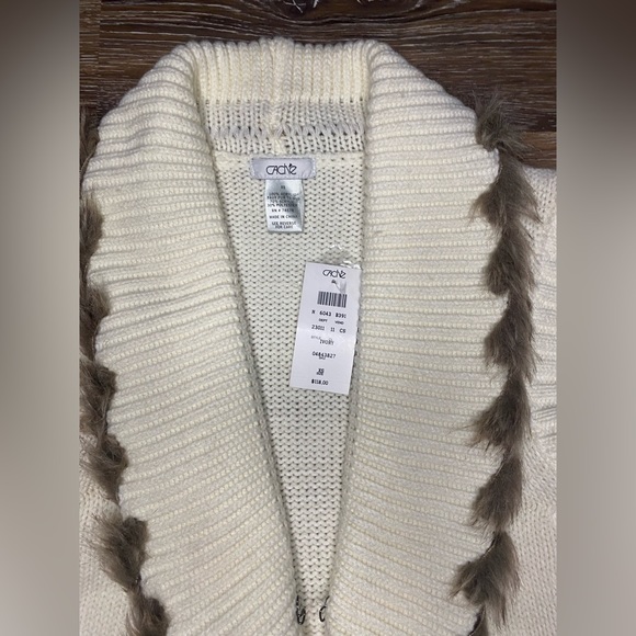 NWT CACH’E WOMENS SWEATER VEST SIZE XS IN CREAM AND FAUX FUR TRIM - Picture 2 of 5